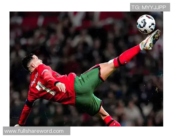 全球足球界的三位顶尖明星名字揭晓他们的传奇故事与成就 全球足球界的三位顶尖明星名字揭晓他们的传奇故事与成就