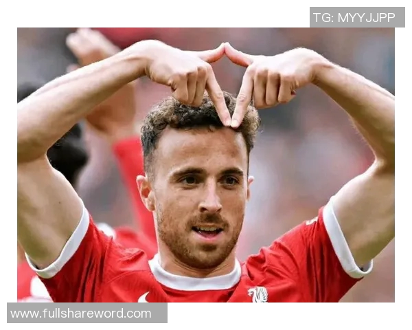 热爱利物浦足球的明星球员们与他们的精彩瞬间