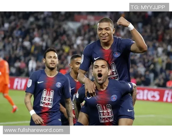 巴黎圣日耳曼与多特蒙德空场对决引发球迷热议与期待 巴黎圣日耳曼与多特蒙德空场对决引发球迷热议与期待